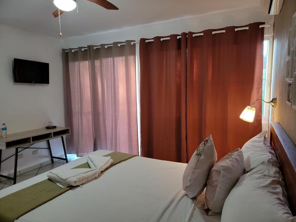 Hotel Sea Breeze Sosúa Екстериор снимка